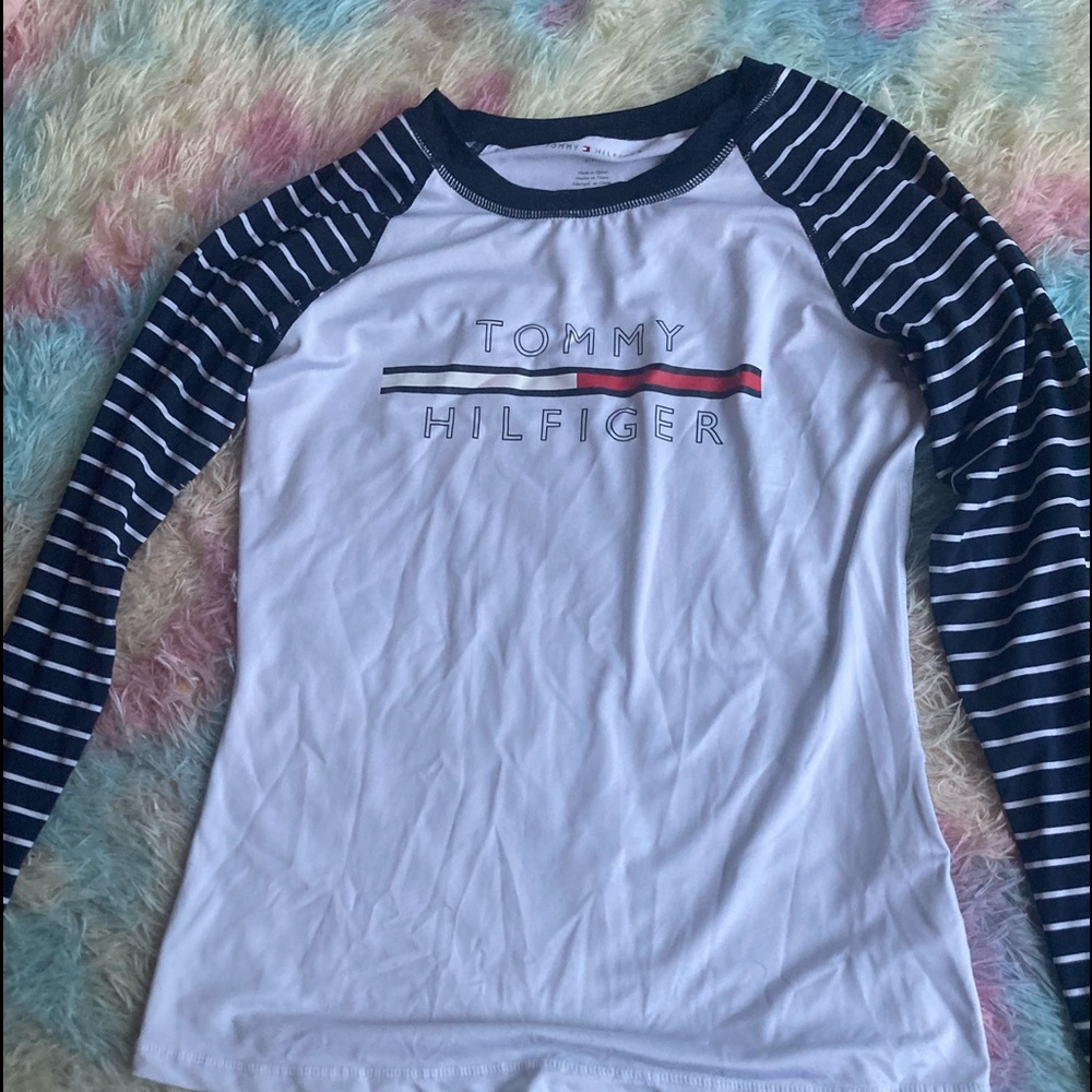 This is a swimwear shirt for women and it’s a small.